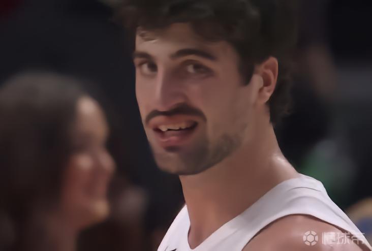 霍勒迪：双方都想赢所以都上身体，阿夫迪亚牙被打掉还被吹犯规
